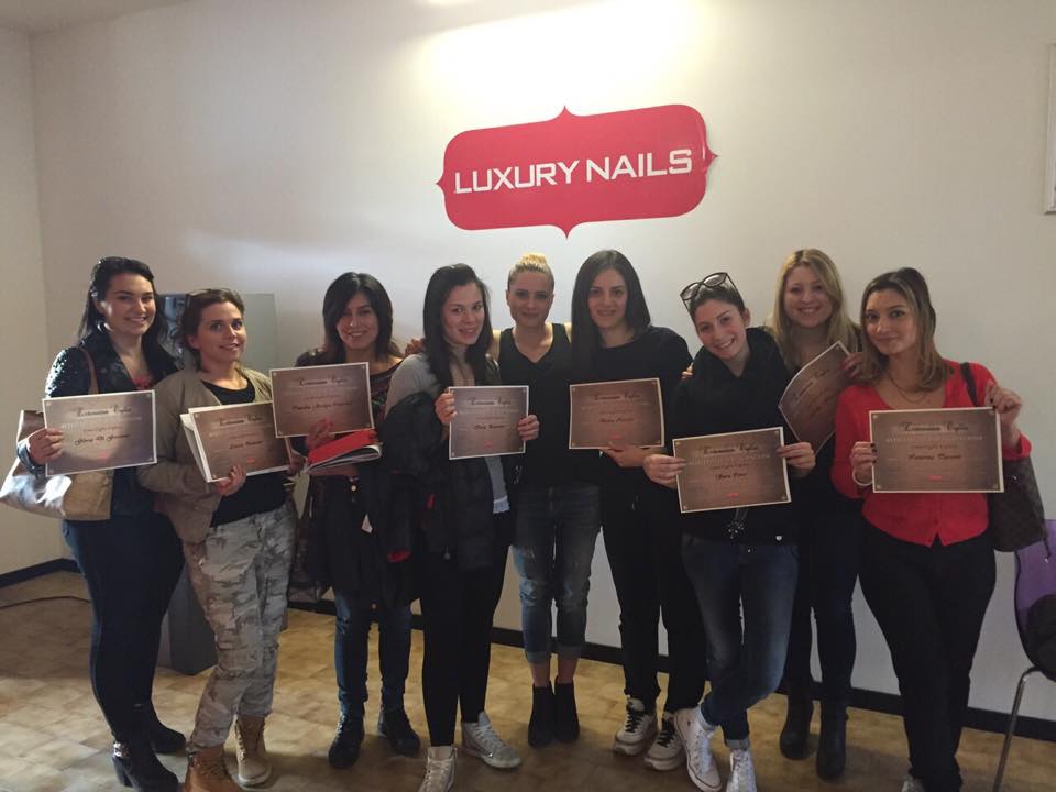 Corso ciglia foto ragazze